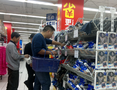 触觉驱动消费 超市中塑料制品的感官营销策略